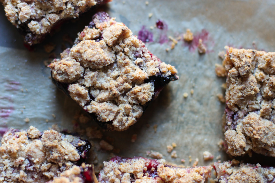 strawberry-blueberry-fruit-streusel-bars-gluten-free-dairy-free-vegan-soy-free-recipe-from-jessicas-kitchen (1 of 1)